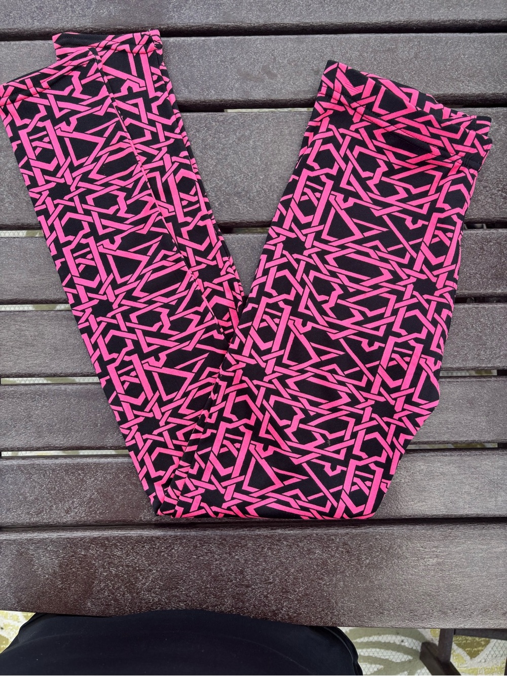 shosho Pink and Black Geometric Active Leggings